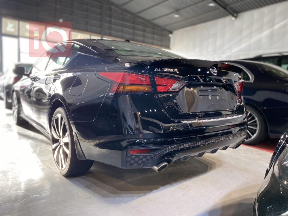 نيسان ألتيما